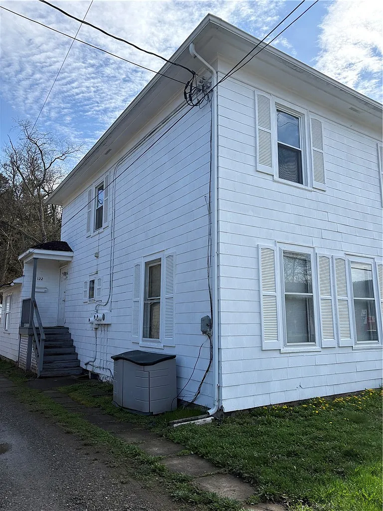 Building Photo - 122 W High St #201
