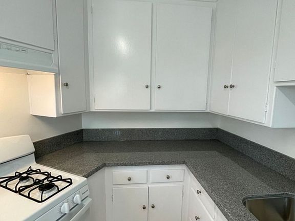 4th image of 6035 Whitsett Ave #308