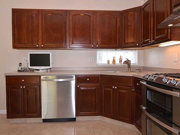 5th image of 24 Cambridge Cir #24