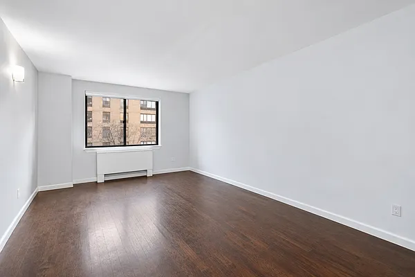 Living room, photo 2