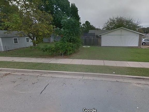 2nd image of 667 Pine St
