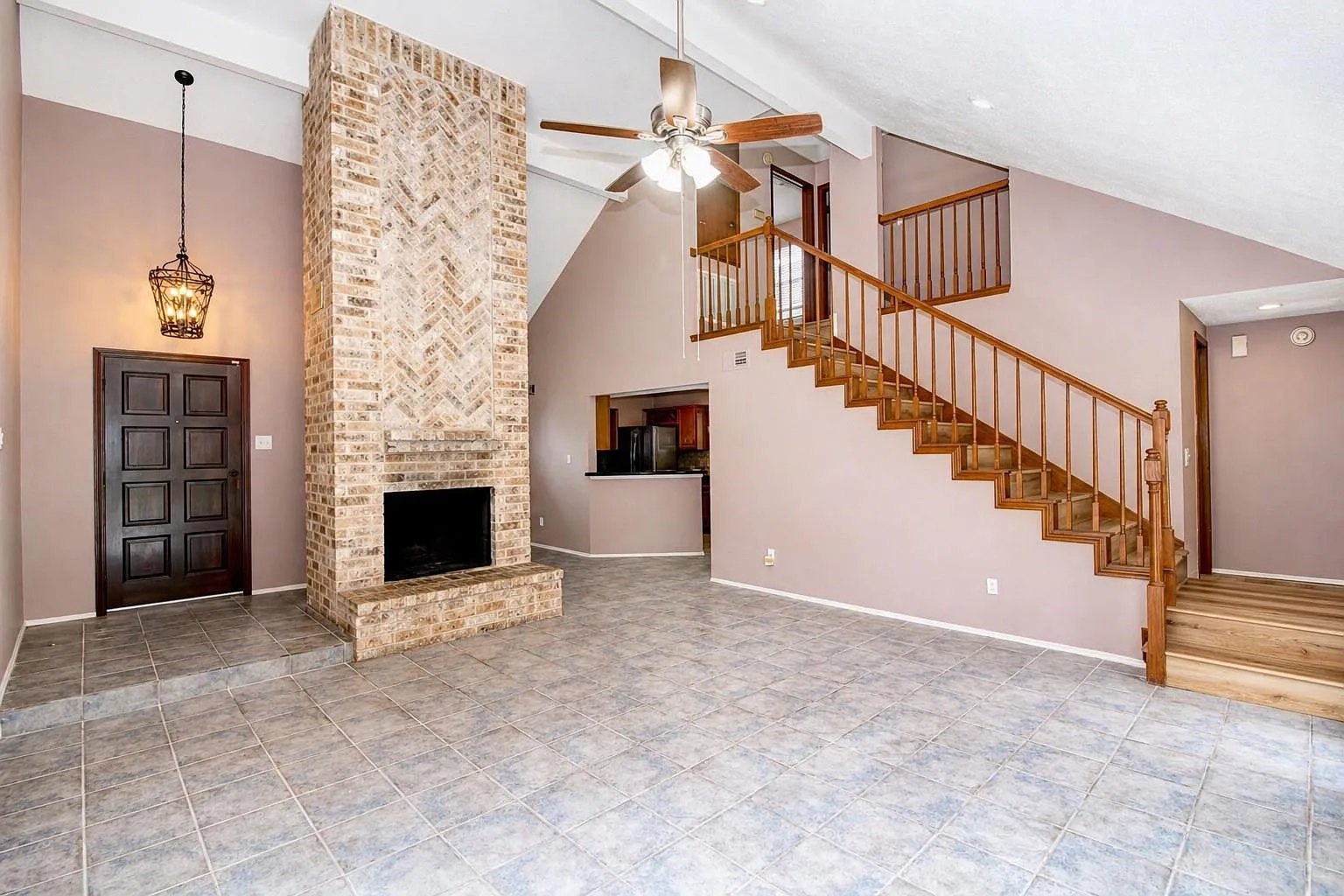 3 bed, 2.5 bath, 1746 sqft, $2,100 — Photo 2