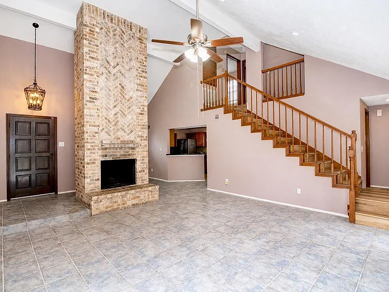 3515 Woodmere Ln — Photo 2