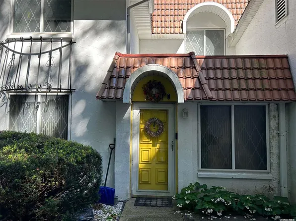 245 Brettonwoods Drive #245, Coram, NY 11727