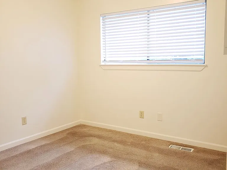909 Gellatly St — Photo 15