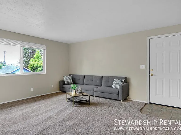 1154 Grant Aly — Photo 2