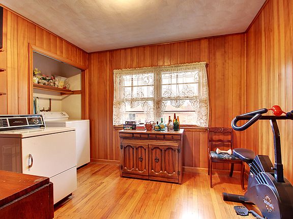4th image of 1212 Saint Charles Dr