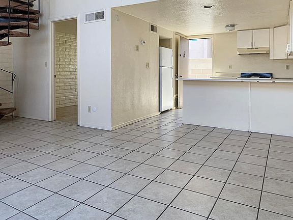3rd image of 519 Madeira Dr SE APT A