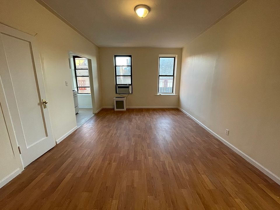1st image of 3041 Ocean Ave #B3