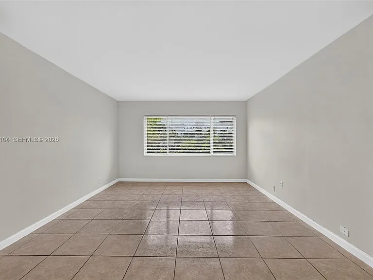 151 SE 6th Ave #16 — Photo 5