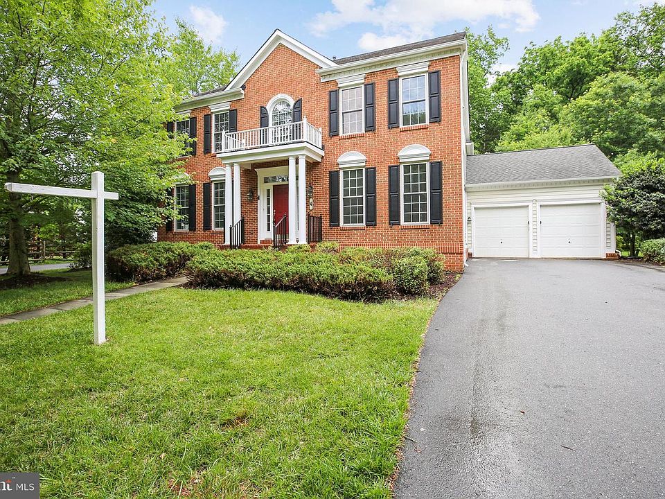 1st image of 4 Henson Oaks Ln