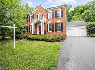 4 Henson Oaks Ln, Rockville, MD 20850