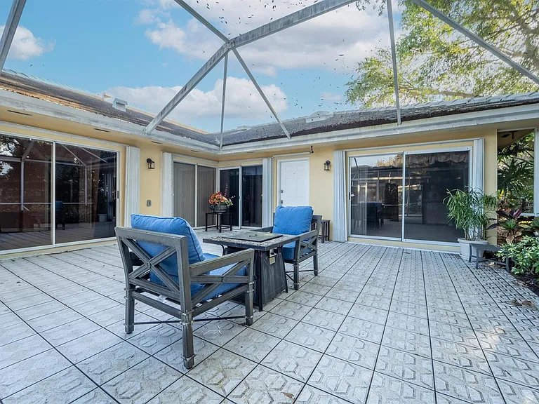 304 Sun Terrace Ct — Photo 2