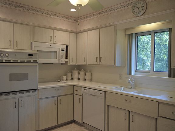3rd image of 6811 Westwood Dr