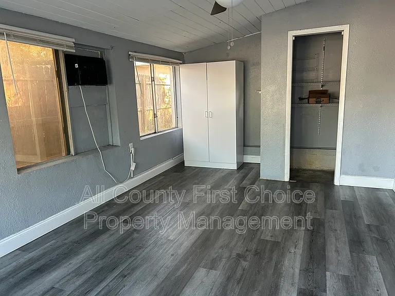 915 Ewing Ave — Photo 2