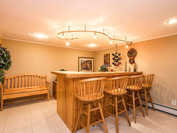 Finished Basement 700 sq.ft.