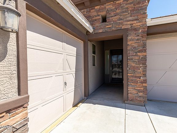 3rd image of 1697 N 160TH Avenue