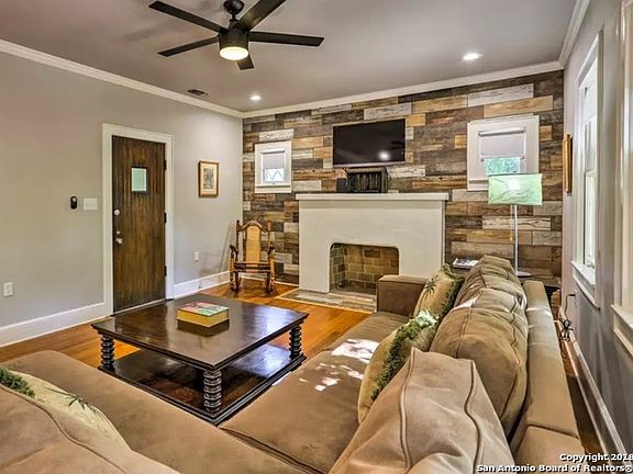 5th image of 301 W Lullwood Ave