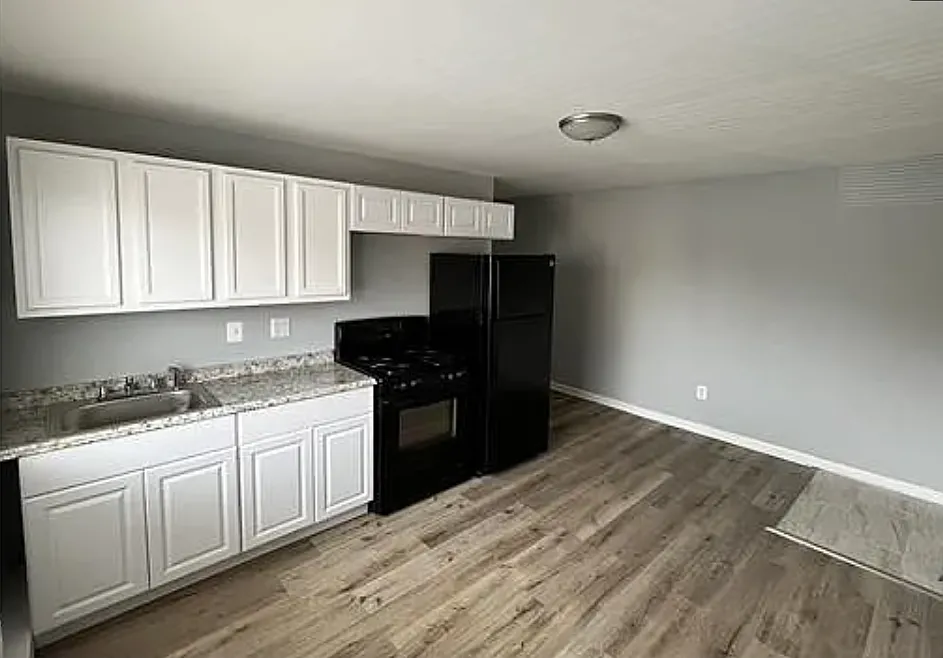 3 bed, 750 sqft, $2,815 — Photo 2