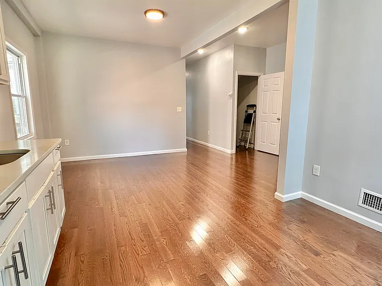 285 Grant Ave #1 — Photo 7