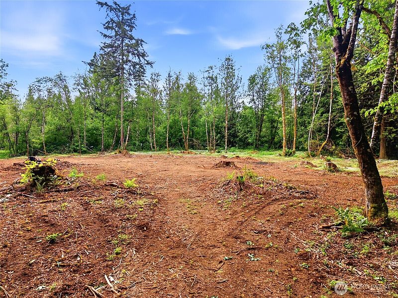 4th image of 210 Vermillion Road