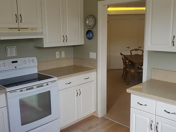 3rd image of 100 Thorndale Drive #405