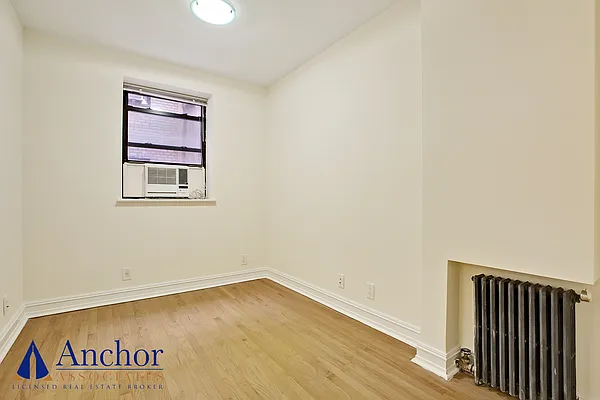 Rented by Anchor Associates | media 27