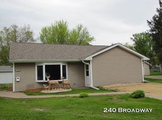 240 Broadway St, Platteville, WI 53818
