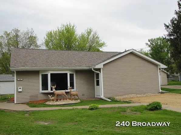 240 Broadway St, Platteville, WI 53818
