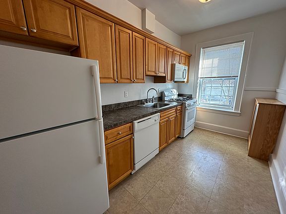 3rd image of 1 E Lincoln St APT 21
