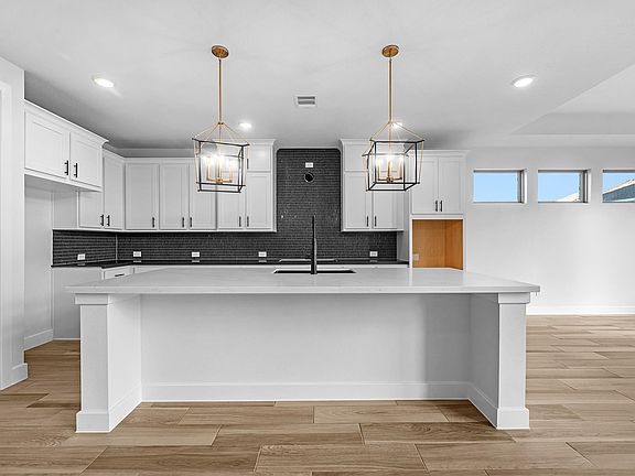 5th image of 615 Roland Ln