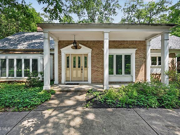 3rd image of 6164 Valley Park Dr
