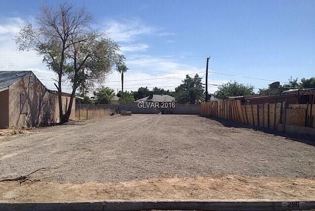 1st image of 2116 Ash Ave