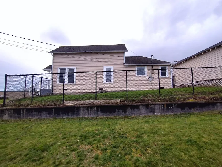 2502 Rockefeller Ave — Photo 27