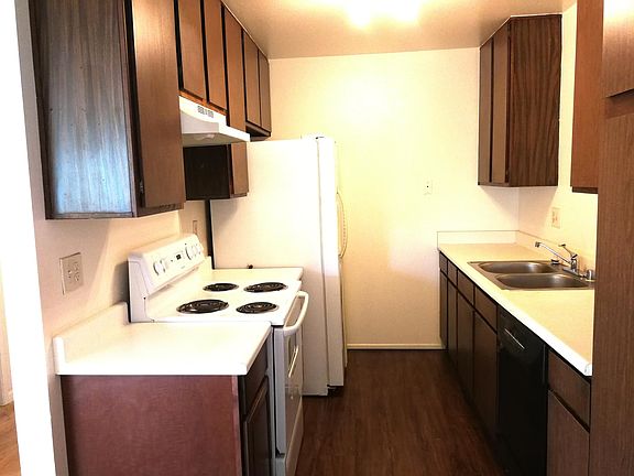 5th image of 24594 Canada St