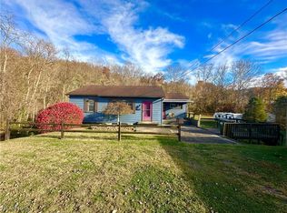 1010B Stadium Dr, Saint Marys, WV 26170