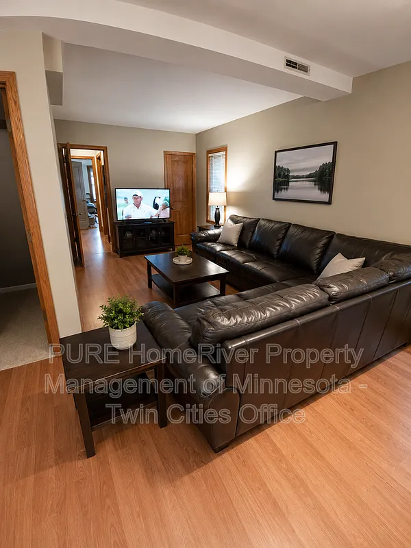 3 bed, 2.0 bath, 2328 sqft, $2,749 — Photo 4