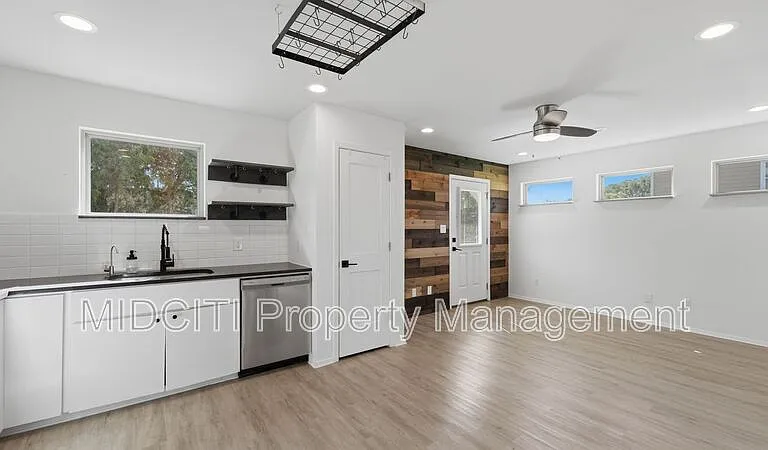 1198 Green Hill Dr — Photo 8