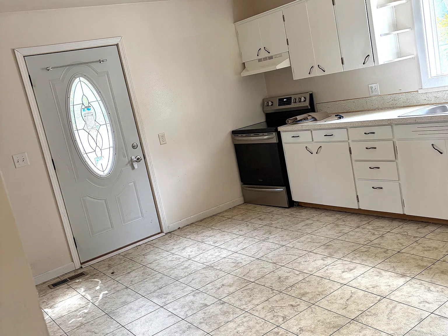 3 bed, 1.5 bath, 1154 sqft, $1,200 — Photo 4