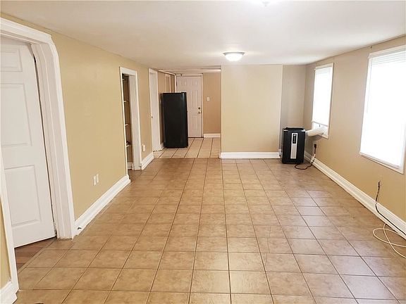 2nd image of 4712 Venus St