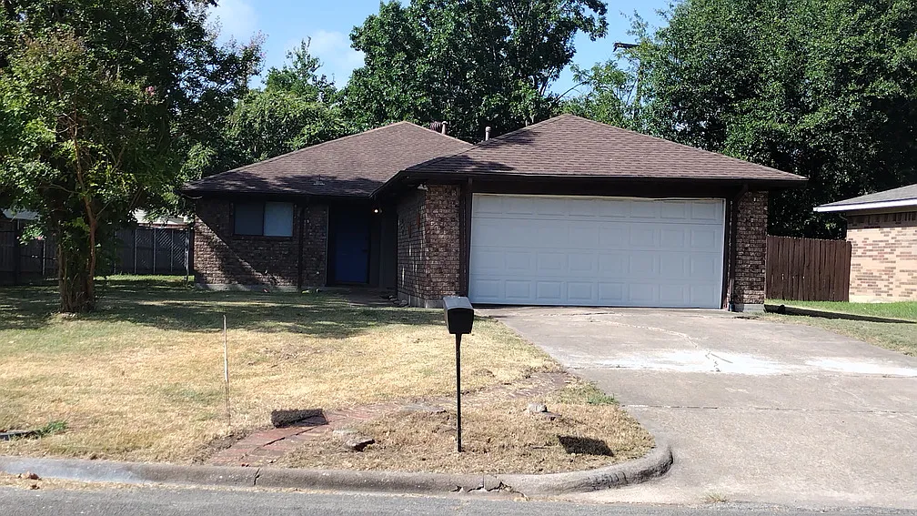 3 bed, 1427 sqft, $1,690 — Photo 1
