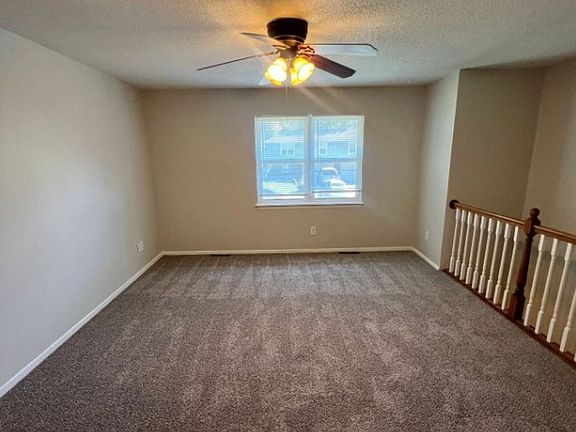 3rd image of 300 NE Westwind Dr Unit B