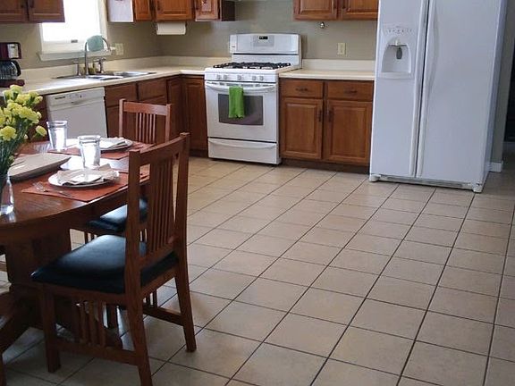 Large Eat-in-Kitchen