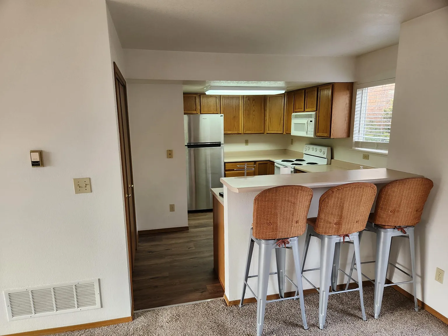 2 bed, 1.5 bath, 1400 sqft, $2,200 — Photo 3