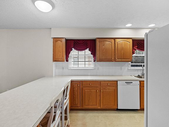 4th image of 1243 Valley Vista Ln