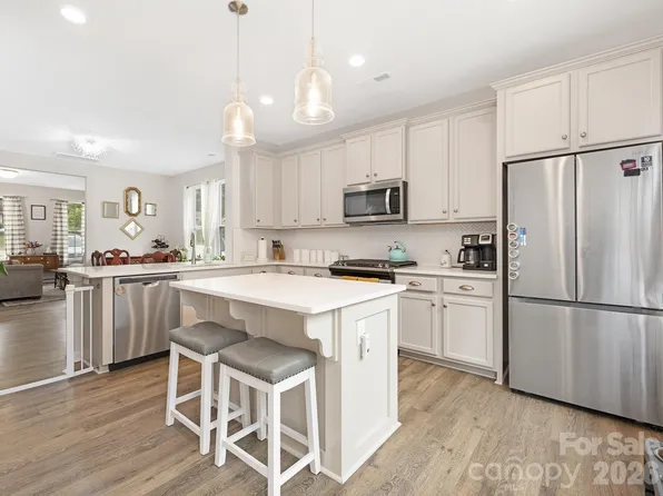 2817 Shamrock Dr, Charlotte, NC 28205