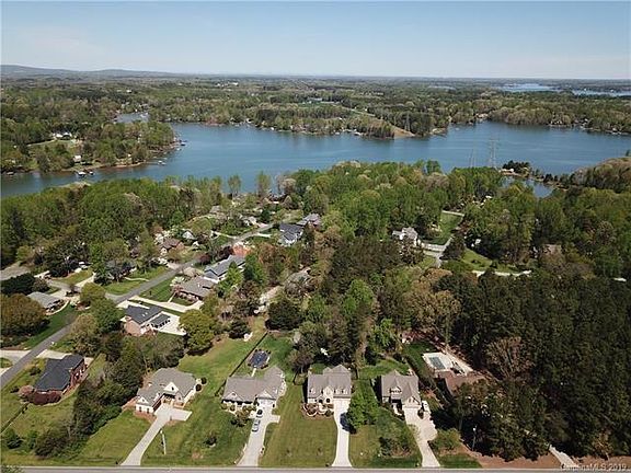 2nd image of 8067 Hagers Ferry Rd