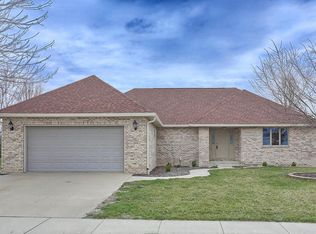 1416 Heather Dr, Mahomet, IL 61853