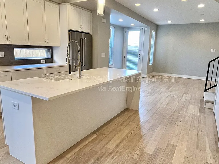 1547 Utica St — Photo 4