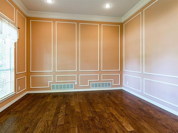 4th image of 1104 Hardage Ln